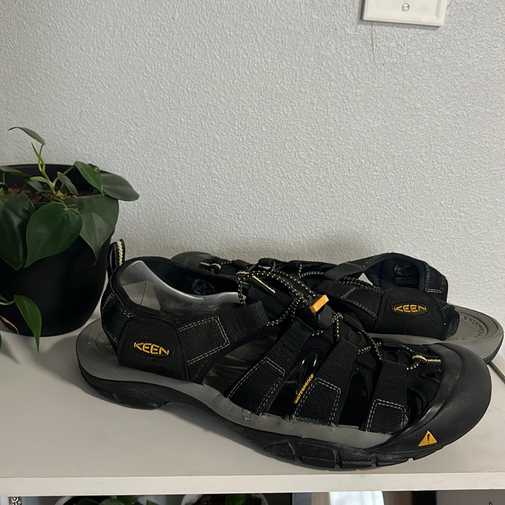 Keen men’s hiking/camping river sandals size 14